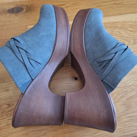 BOC BORN CONCEPT Clogs Womens Sz 8M Gray Faux Suede Block Heel Shoes Western - Picture 9 of 10